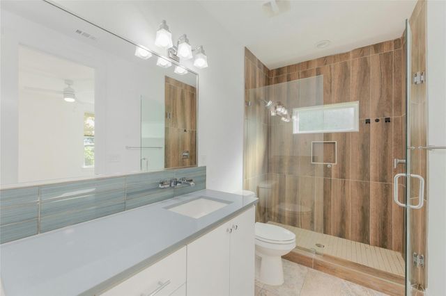 1114 Walton LN B, Austin, TX 78721