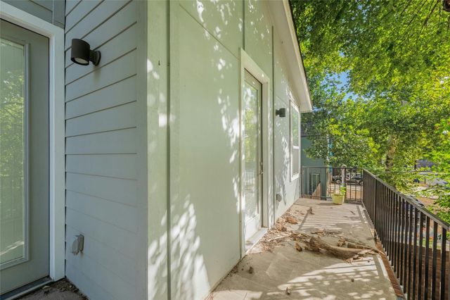 1114 Walton LN B, Austin, TX 78721
