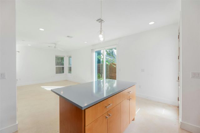 1114 Walton LN B, Austin, TX 78721