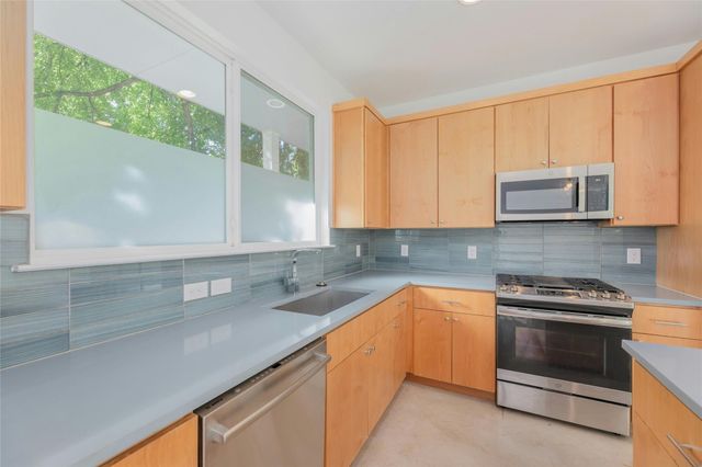 1114 Walton LN B, Austin, TX 78721