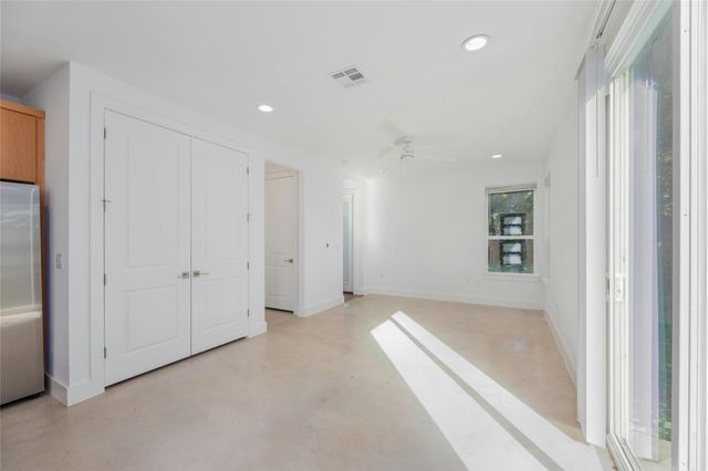 1114 Walton LN B, Austin, TX 78721