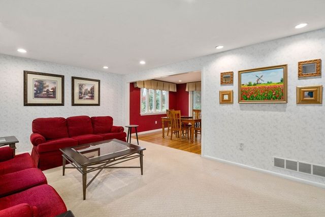 41 Berkeley Rd, Framingham, MA 01701