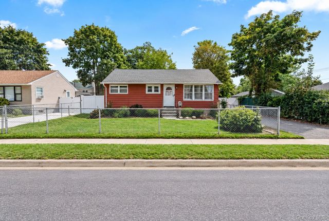 5 Prospect Street W, Amityville, NY 11701