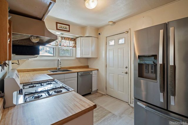 5 Prospect Street W, Amityville, NY 11701