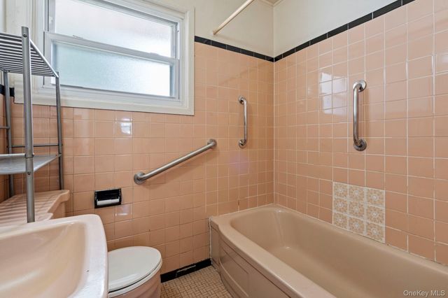 5 Prospect Street W, Amityville, NY 11701