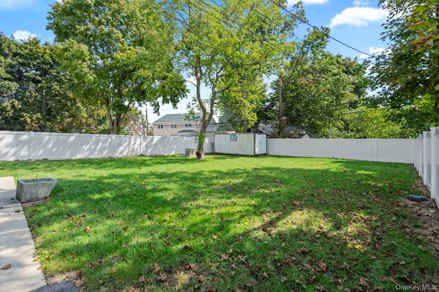 5 Prospect Street W, Amityville, NY 11701