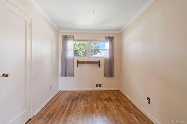 5 Prospect Street W, Amityville, NY 11701