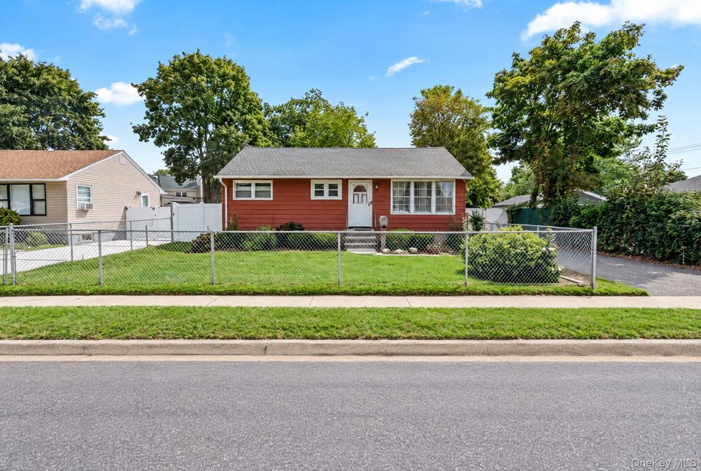 5 Prospect Street W, Amityville, NY 11701 — photo 2