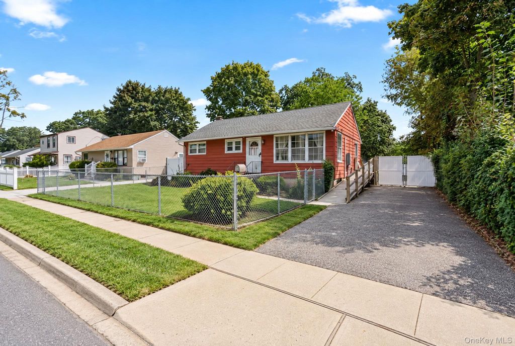 5 Prospect Street W, Amityville, NY 11701 — photo 3