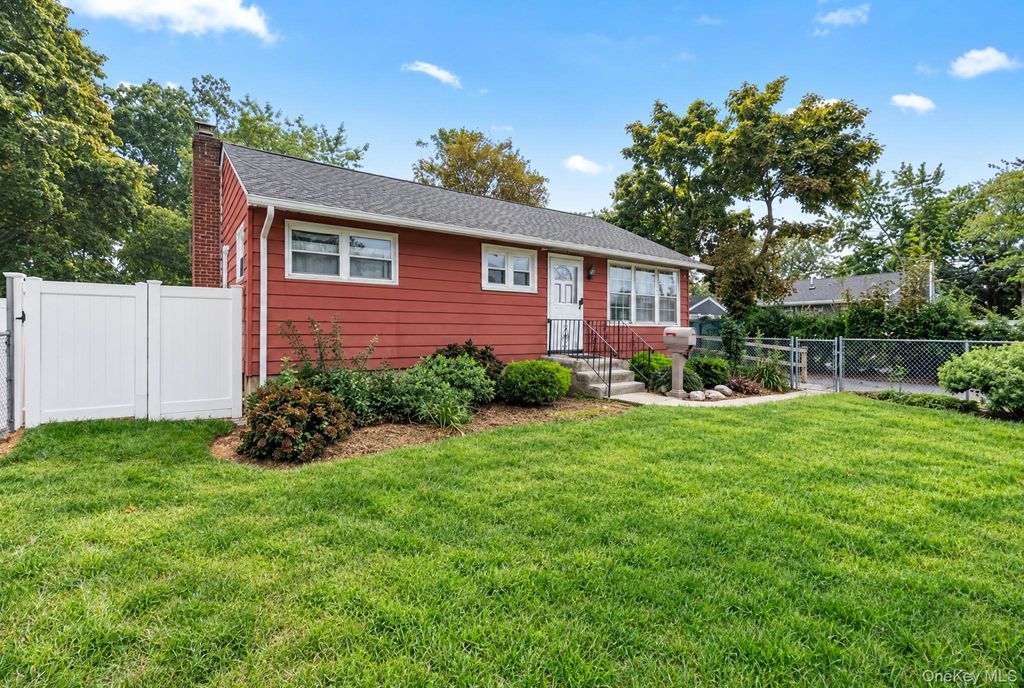 5 Prospect Street W, Amityville, NY 11701 — photo 4