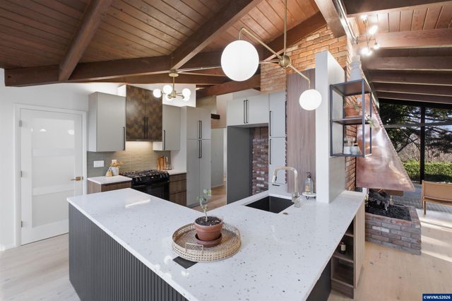 927 Kingwood Dr NW, Salem, OR 97304