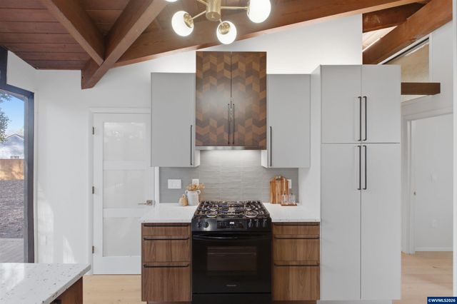 927 Kingwood Dr NW, Salem, OR 97304