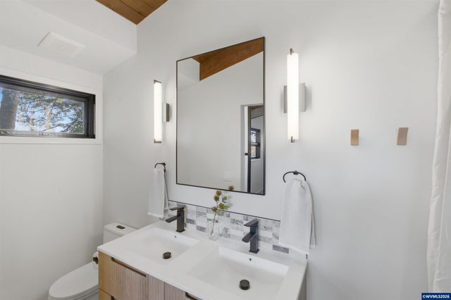 927 Kingwood Dr NW, Salem, OR 97304