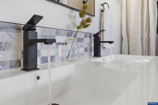 927 Kingwood Dr NW, Salem, OR 97304