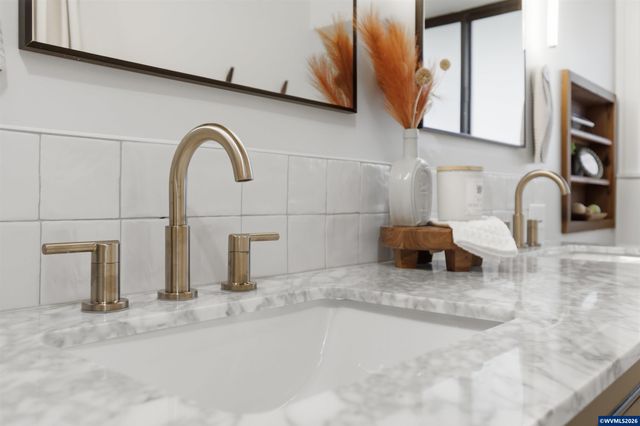 927 Kingwood Dr NW, Salem, OR 97304