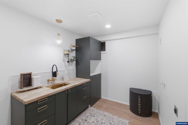 927 Kingwood Dr NW, Salem, OR 97304