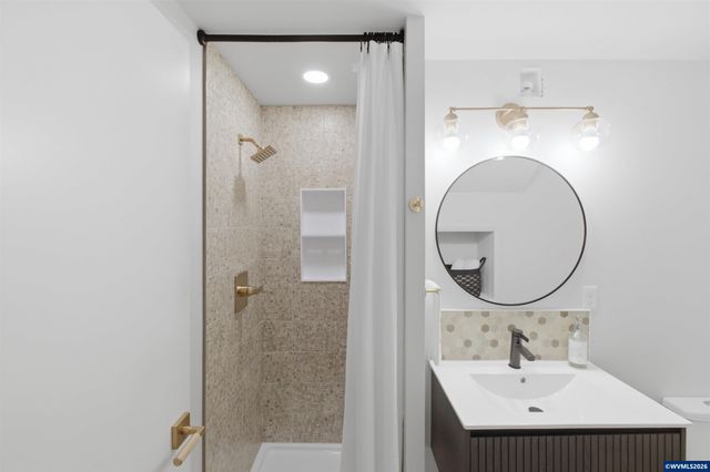 927 Kingwood Dr NW, Salem, OR 97304