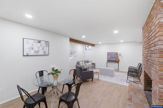 927 Kingwood Dr NW, Salem, OR 97304