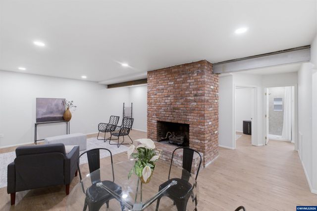 927 Kingwood Dr NW, Salem, OR 97304