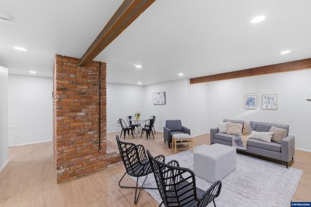 927 Kingwood Dr NW, Salem, OR 97304