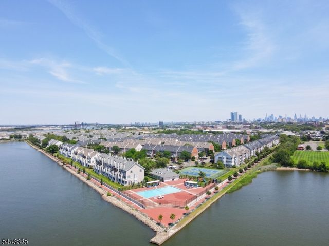 25 Holly St, Jersey City, NJ 07305