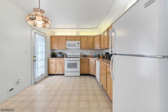 25 Holly St, Jersey City, NJ 07305