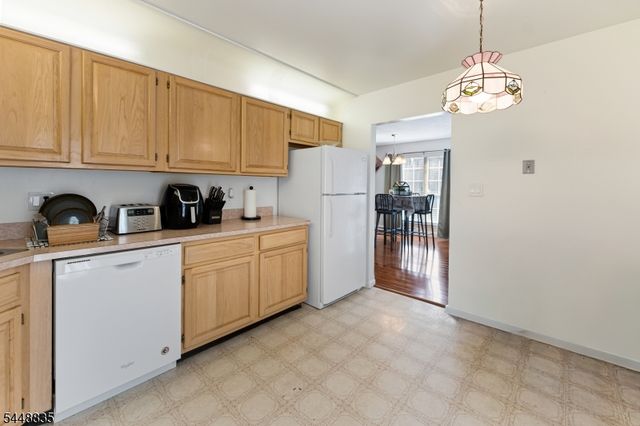 25 Holly St, Jersey City, NJ 07305
