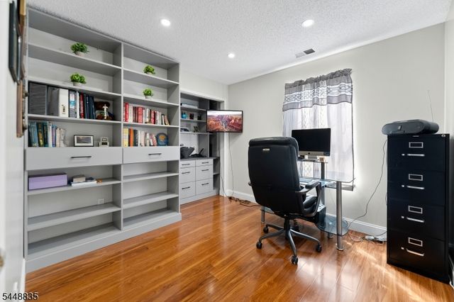 25 Holly St, Jersey City, NJ 07305