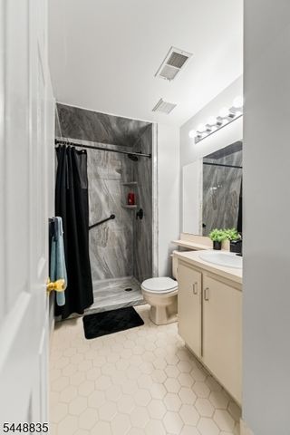 25 Holly St, Jersey City, NJ 07305
