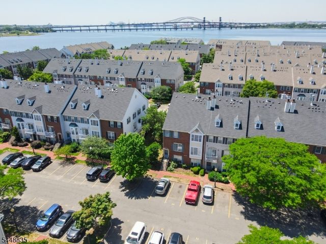 25 Holly St, Jersey City, NJ 07305