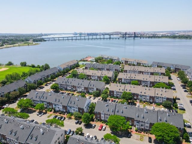 25 Holly St, Jersey City, NJ 07305