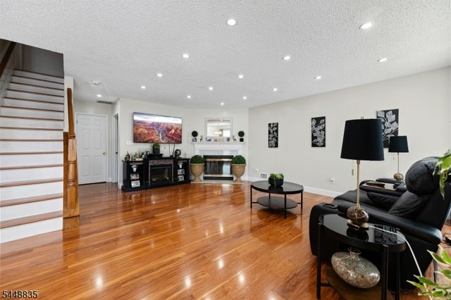 25 Holly St, Jersey City, NJ 07305