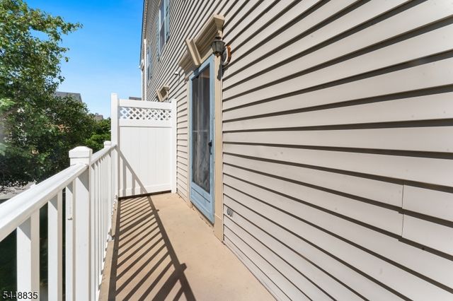 25 Holly St, Jersey City, NJ 07305
