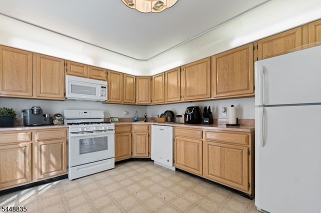 25 Holly St, Jersey City, NJ 07305