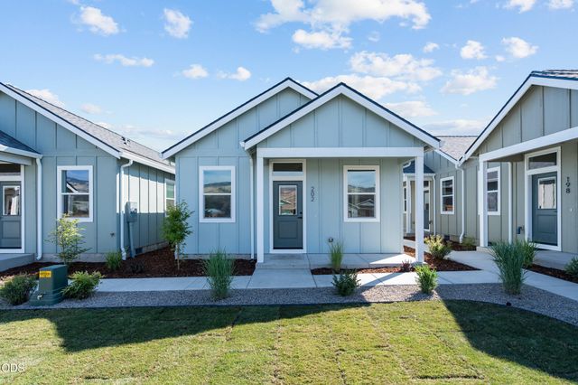 202 Gangnes Drive, Talent, OR 97540