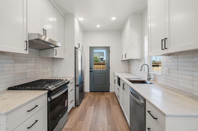 202 Gangnes Drive, Talent, OR 97540