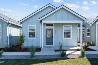 202 Gangnes Drive, Talent, OR 97540