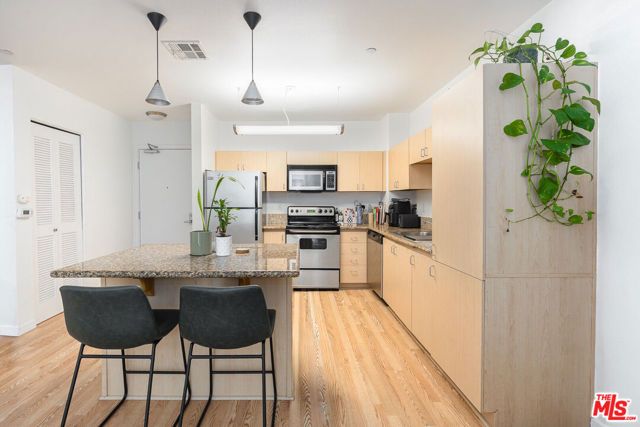 630 W 6th Street 407, Los Angeles, CA 90017