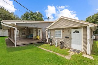 100 6th Avenue, Nederland, TX 77627