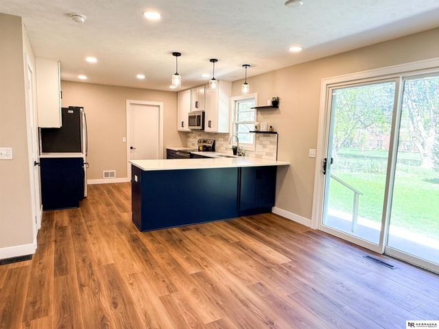 1311 N 95th Street, Omaha, NE 68114