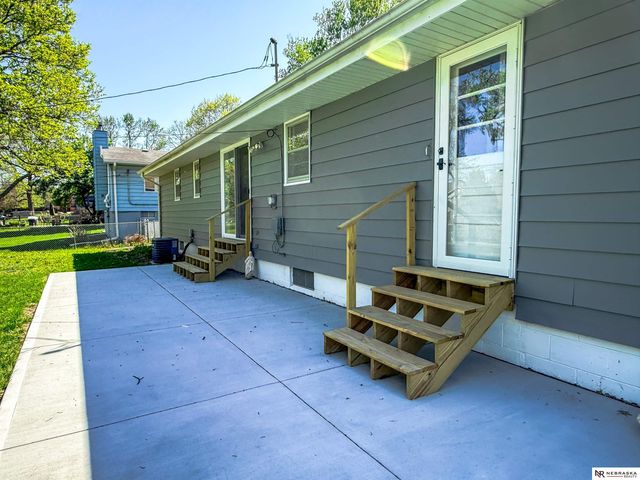 1311 N 95th Street, Omaha, NE 68114