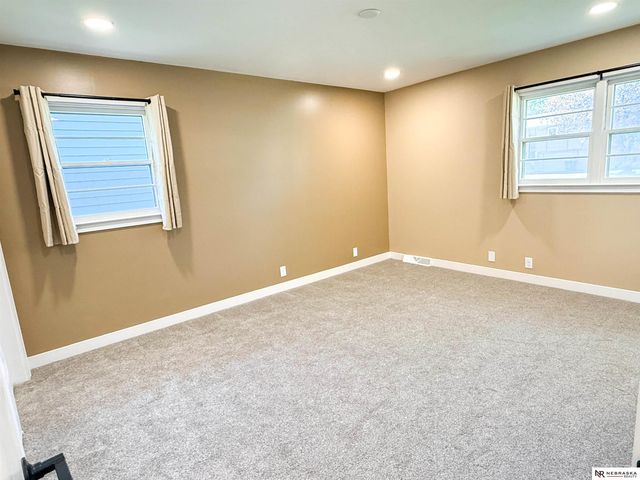 1311 N 95th Street, Omaha, NE 68114