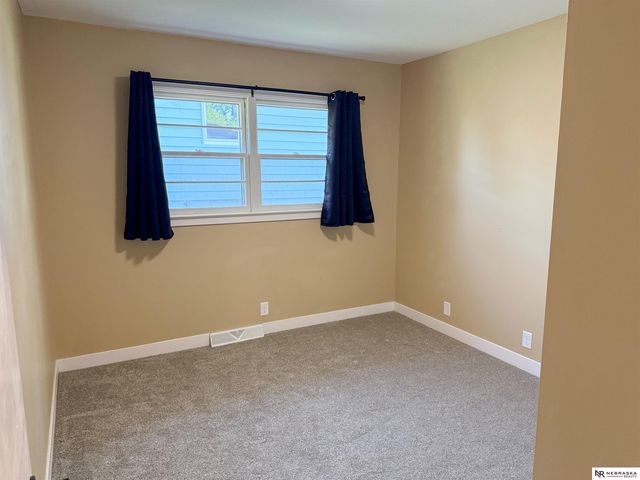 1311 N 95th Street, Omaha, NE 68114