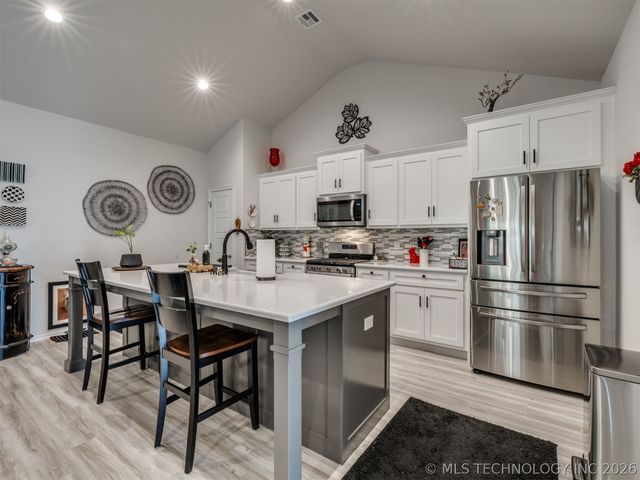 7707 S Redbud Avenue, Broken Arrow, OK 74011