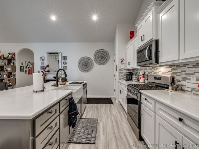 7707 S Redbud Avenue, Broken Arrow, OK 74011