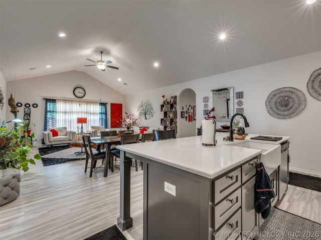 7707 S Redbud Avenue, Broken Arrow, OK 74011