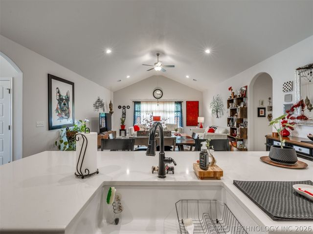 7707 S Redbud Avenue, Broken Arrow, OK 74011