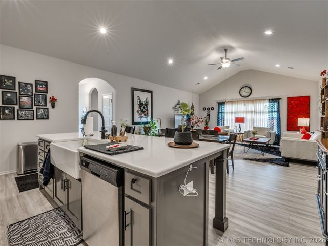 7707 S Redbud Avenue, Broken Arrow, OK 74011