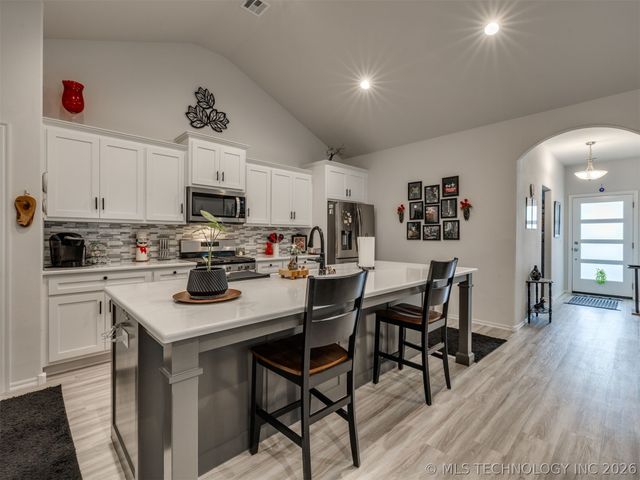 7707 S Redbud Avenue, Broken Arrow, OK 74011