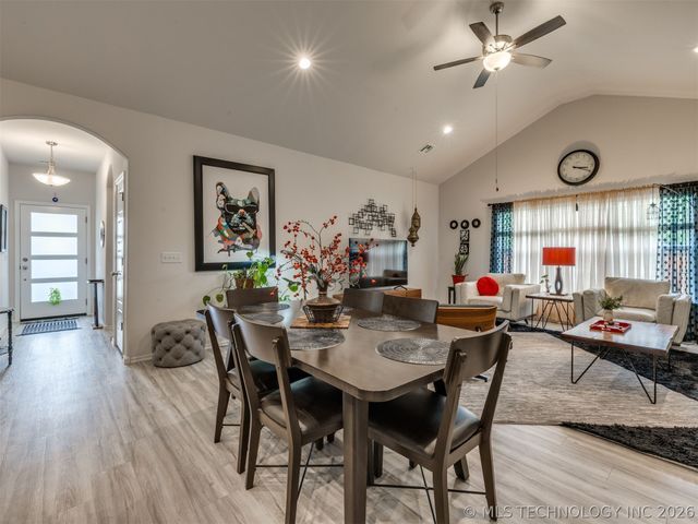 7707 S Redbud Avenue, Broken Arrow, OK 74011